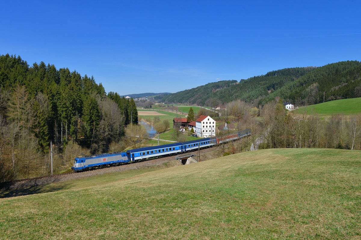 380 018 mit Ex 1543 am 31.03.2017 bei Kefermarkt. 