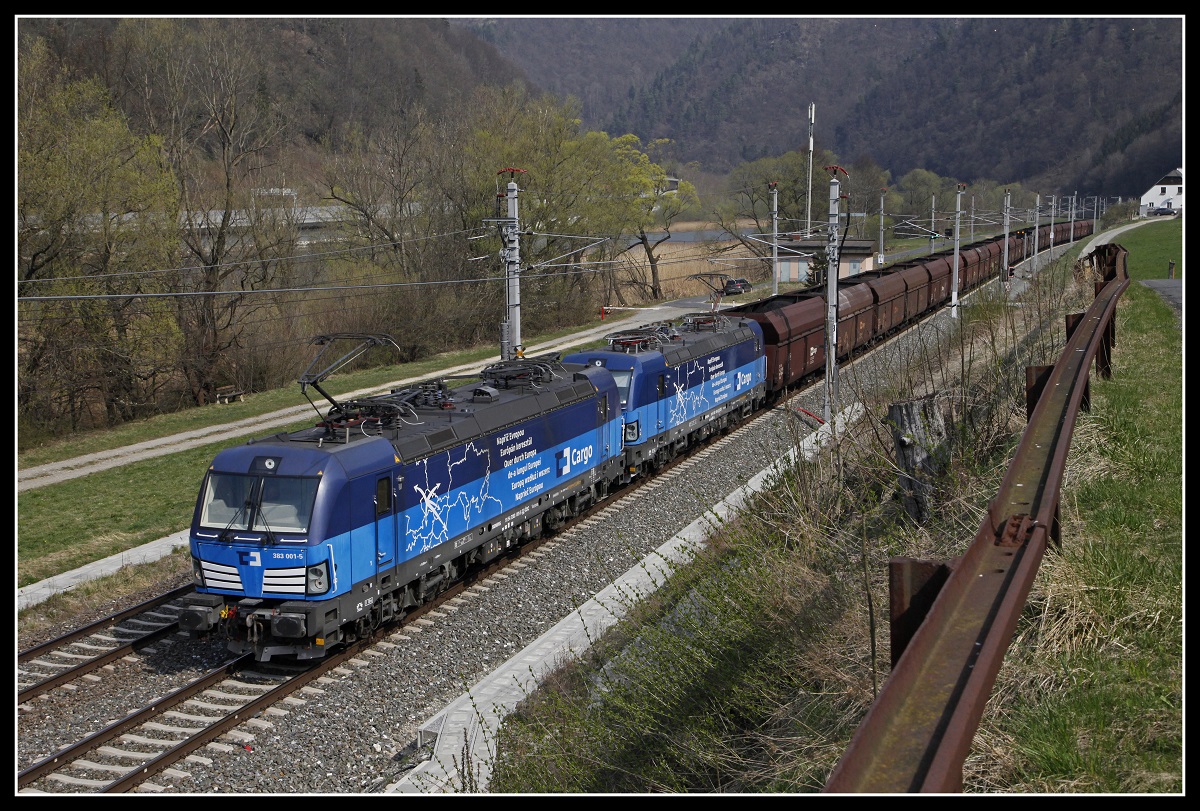 383 001 + 383 012 mit Güterzug zwischen Bruck/Mur und Pernegg am 3.04.2019.