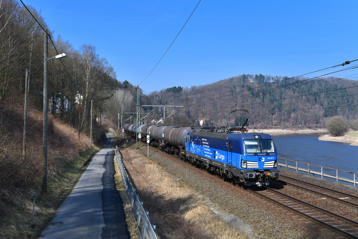 383 001 mit einem Kesselzug am 25.03.2018 bei Königstein. 