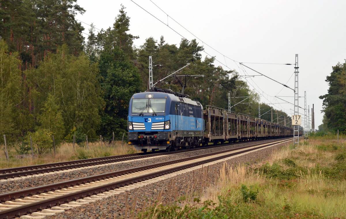 383 003 schleppte am 07.09.19 einen leeren BLG-Autozug durch Marxdorf Richtung Dresden. Sie hatte zuvor am Morgen einen vollen Zug nach Falkenberg(E) gebracht und trat nach circa 3 Stunden die Heimreise nach Tschechien an.