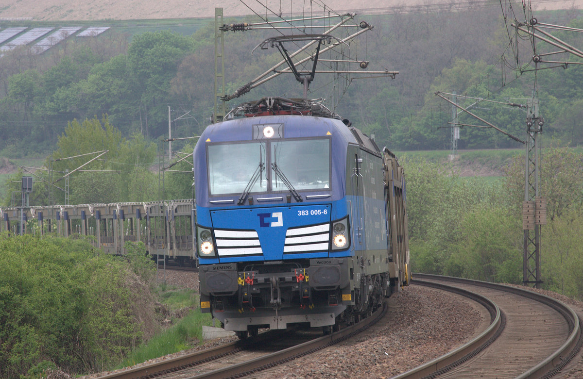 383 005 - 6 mit einem unbeladenem Autoganzzug in der unteren Niederauer Kurve.
07.05.2017 11:07 Uhr.