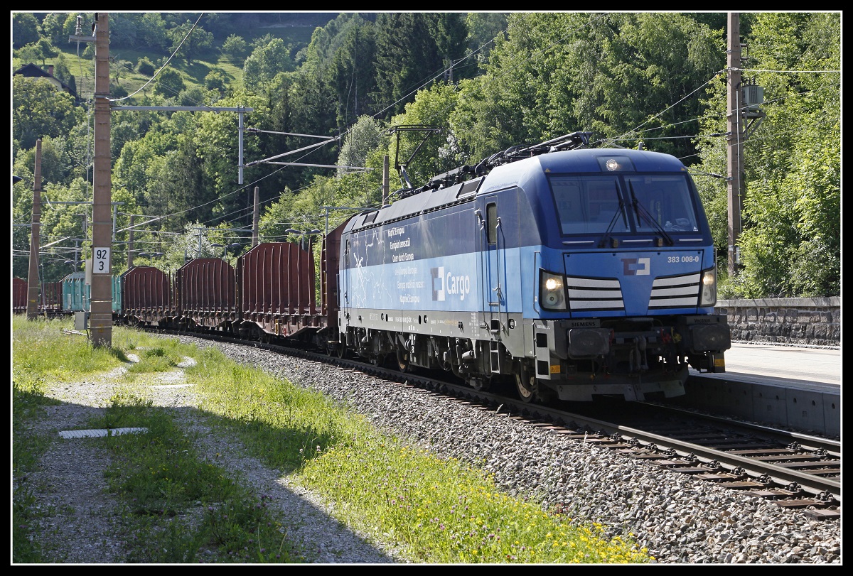383 008 mit Güterzug in Klamm - Schottwien am 12.06.2020.