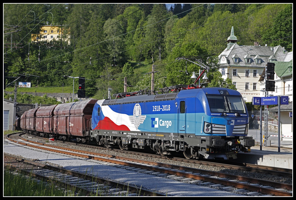 383 009 als Nachschiebe bei einem Güterzug in Semmering am 5.06.2019.