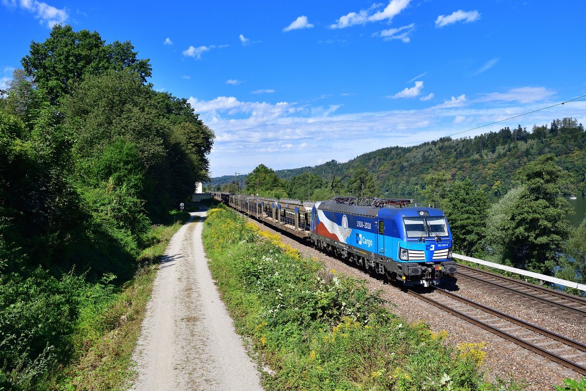 383 009 mit einem leeren Autozug am 05.09.2020 bei Seesteten.