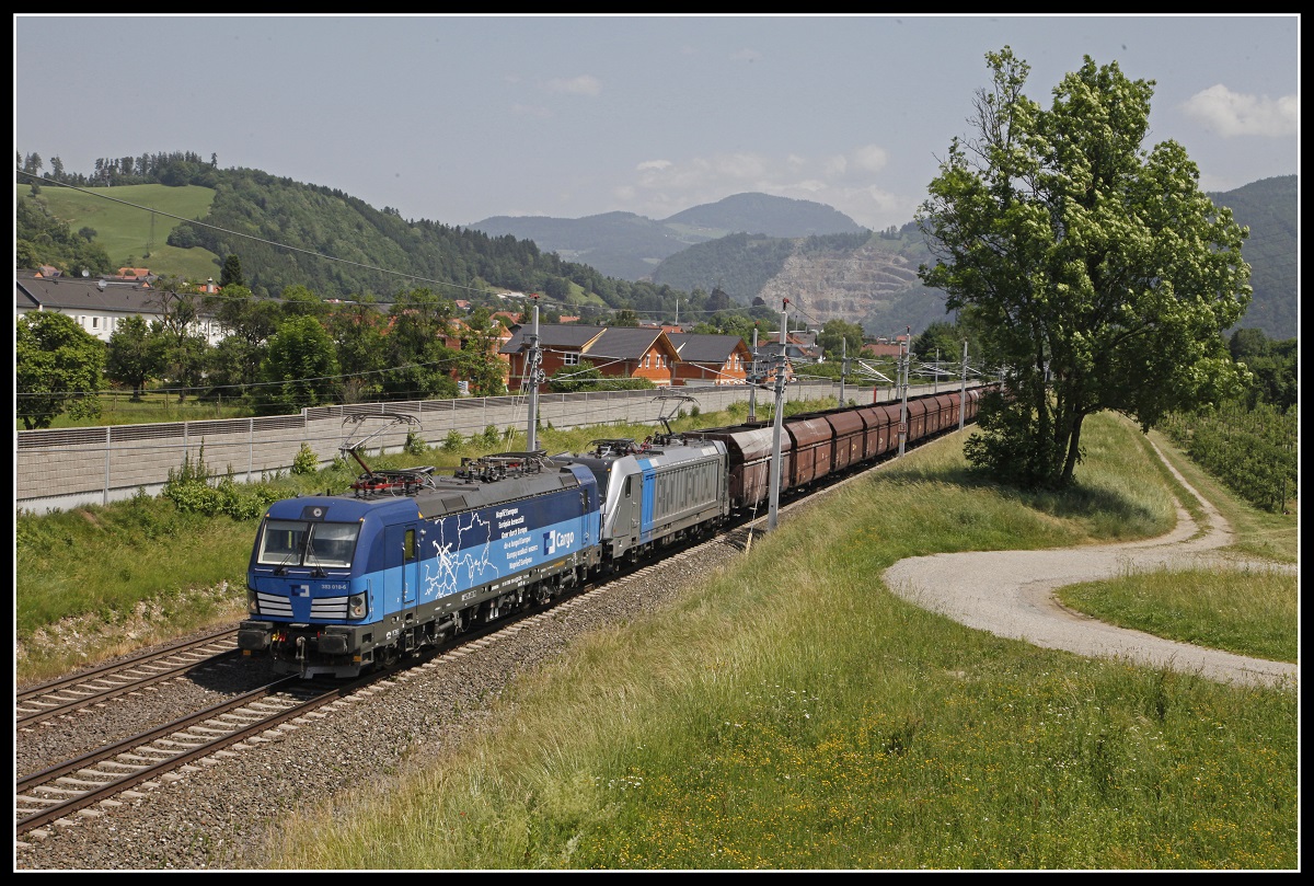 383 010 + 187 341 mit Güterzug bei Stübing am 13.06.2019.