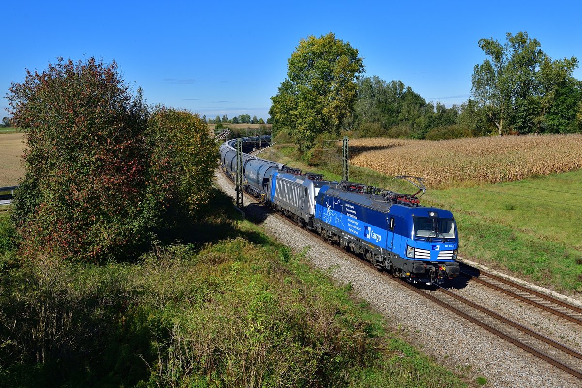 383 010 + 187 341 mit einem Getreidezug am 01.10.2019 bei Langenisarhofen.