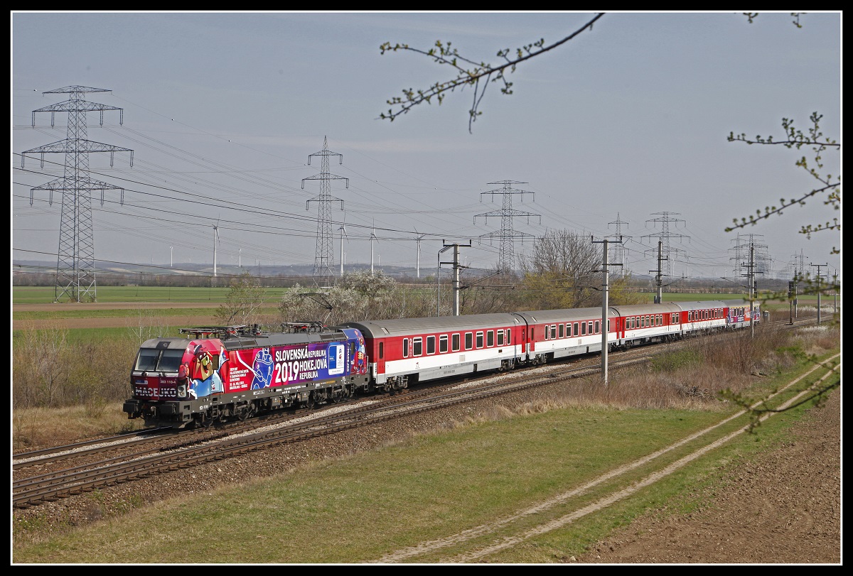 383 110 mit EC bei Götzendorf am 2.04.2019.