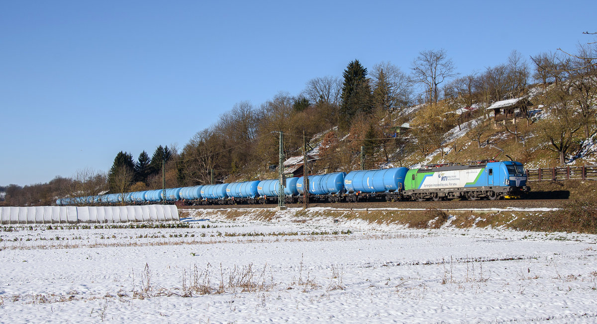 383 111 RTI mit Kesselwagen in Richtung Ulm.(Reichenbach(Fils)13.2.2021)