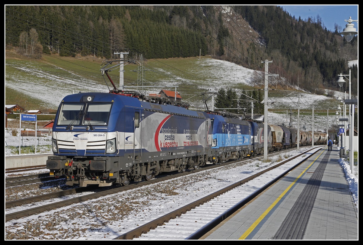 383 204 + 383 005 + 383 201 mit Güterzug in Spital am Semmering am 4.12.2019.