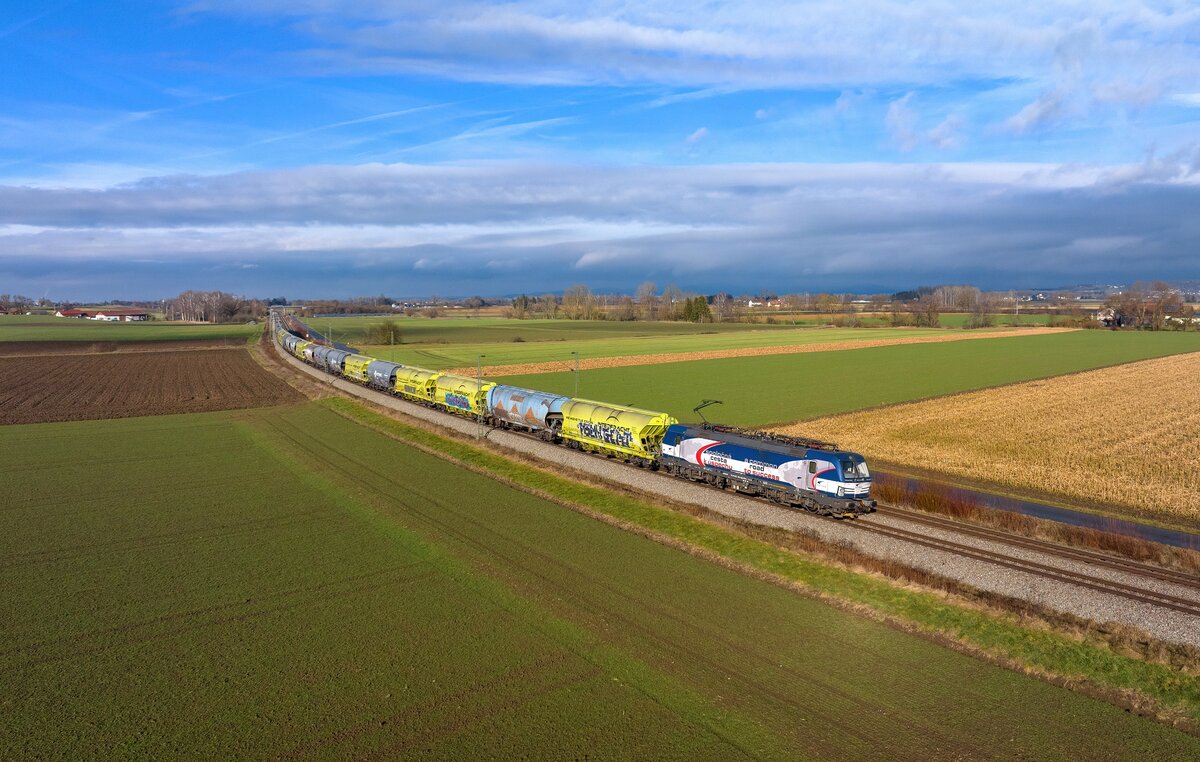 383 204 mit einem Getreidezug am 06.01.2023 bei Künzing.