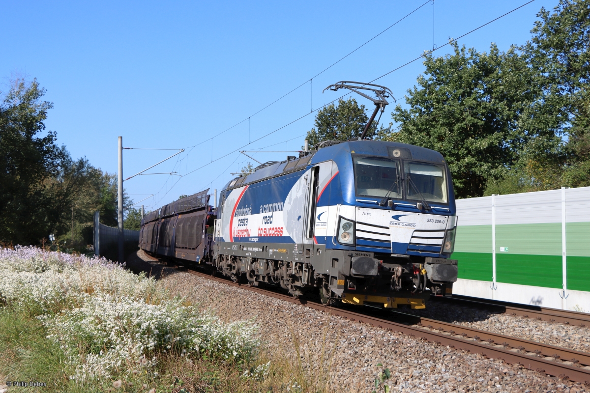 383 206-0 (Alex, ZSSK Cargo) mit einem Autotransportzug in Ostermünchen, 11. Oktober 2023