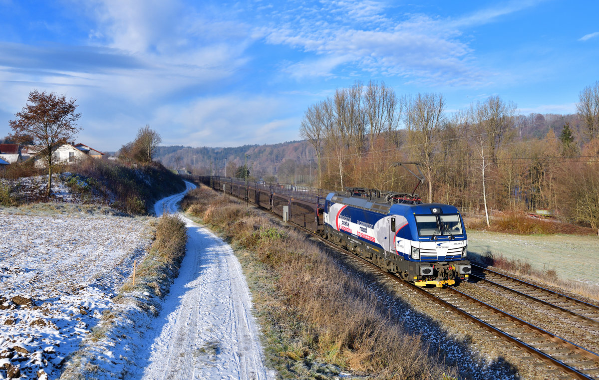 383 206 mit einem leeren Autozug am 04.12.2020 bei Seestetten.