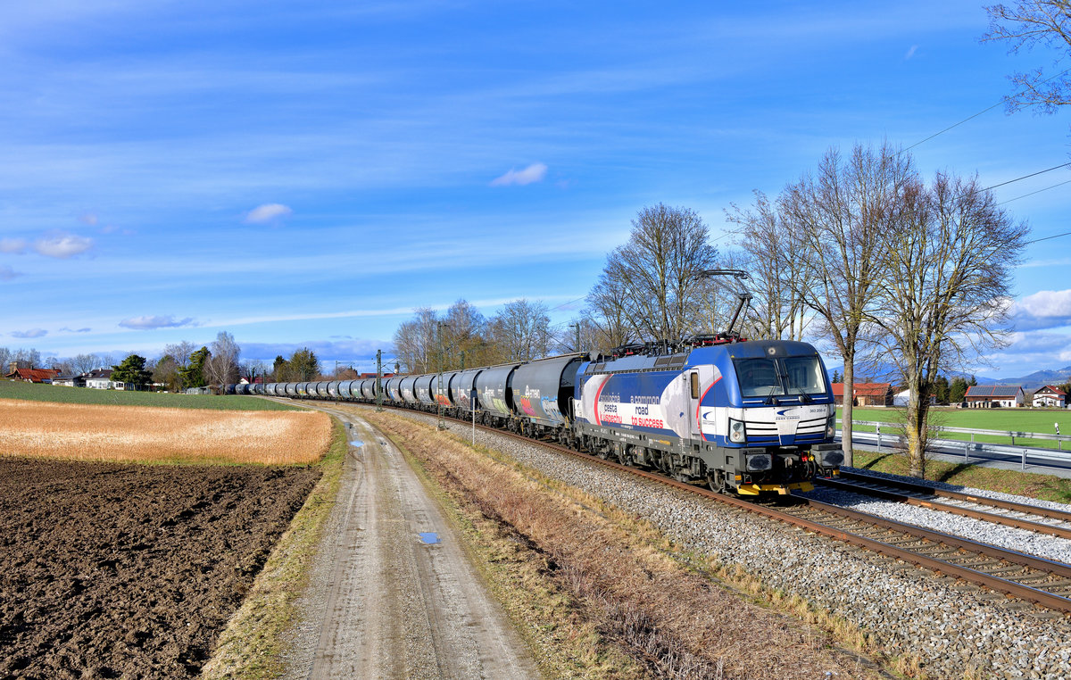 383 208 mit einem Getreidezug am 04.02.2021 bei Langenisarhofen