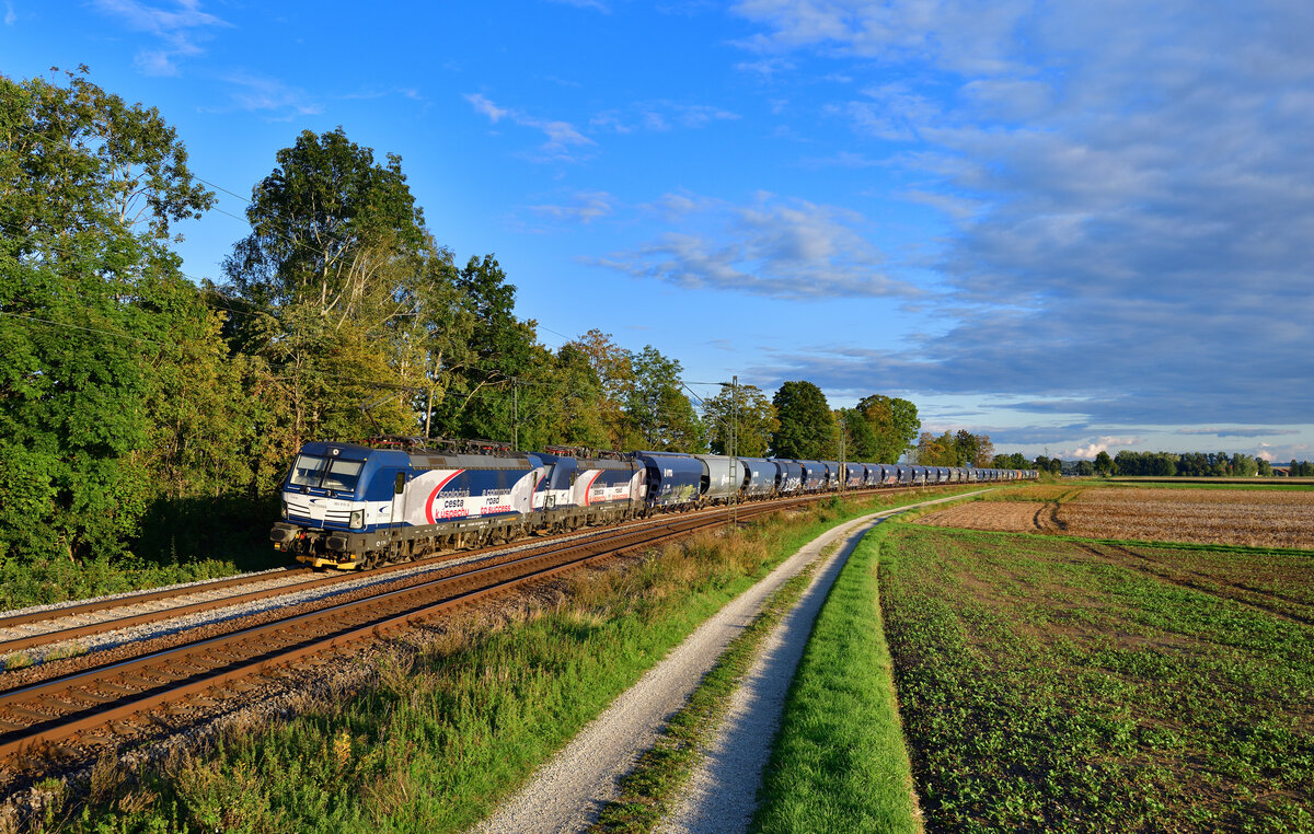 383 210 + 383 205 mit einem Getreidezug am 21.09.2022 bei Langenisarhofen.