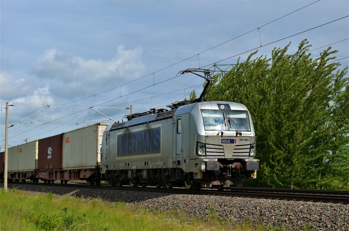 383 408-2 Durchfuhr am 25.05.2021, mit einem Containerzug, Vietznitz in Richtung Falkenhagener Kreuz.
