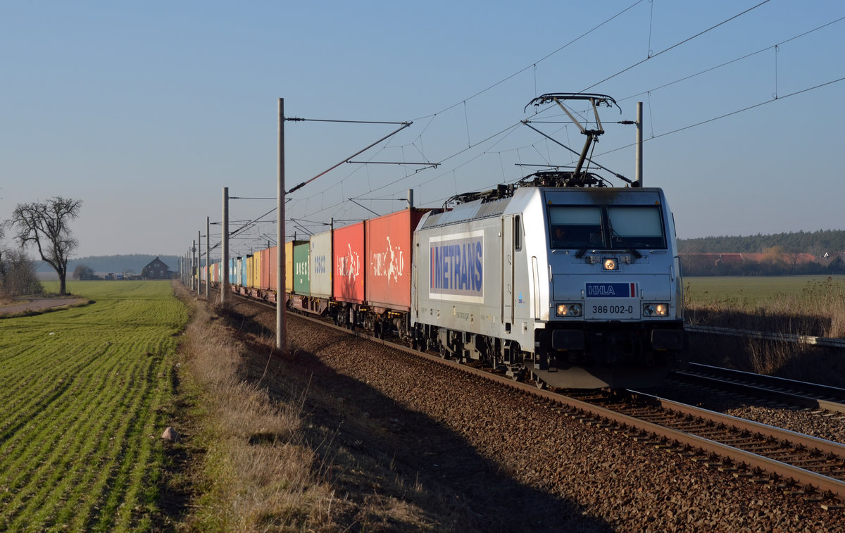 386 002 führte am 15.02.17 einen Metrans-Containerzug durch Rodleben Richtung Roßlau.