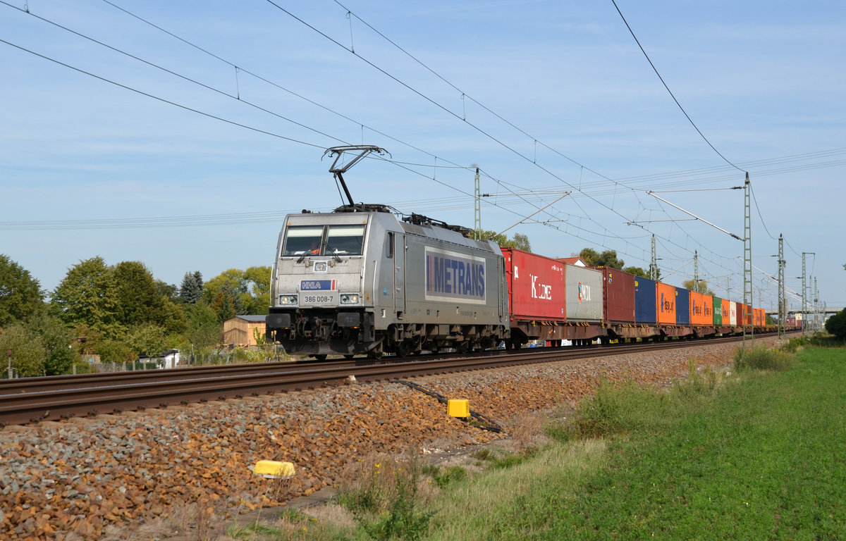 386 008 der Metrans führte wegen der Sperrung bei Elsterwerda ihren Containerzug am 23.09.19 durch Gräfenhainichen Richtung Bitterfeld.