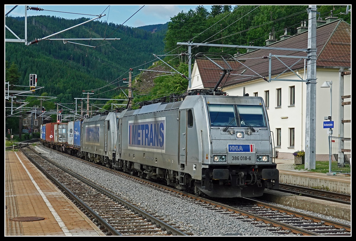 386 013 + 386... mit Güterzug in Breitenstein am 11.07.2019.