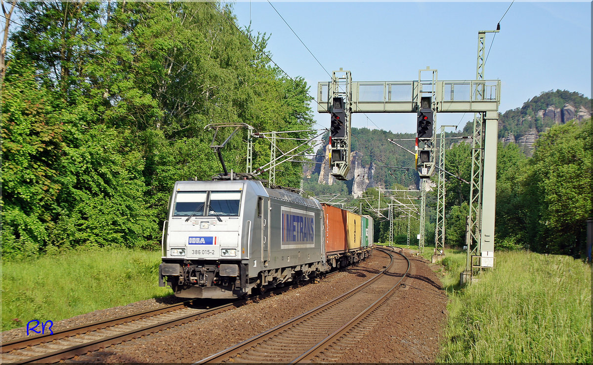 386 015 der Metronom Eisenbahngesellschaft mbH am 24.05.2016 in Kurort Rathen auf dem Weg nach Tschechien.