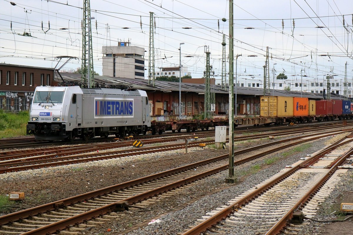386 026-9 Metrans als Containerzug durchfährt Bremen Hbf. [29.7.2017 - 12:21 Uhr]