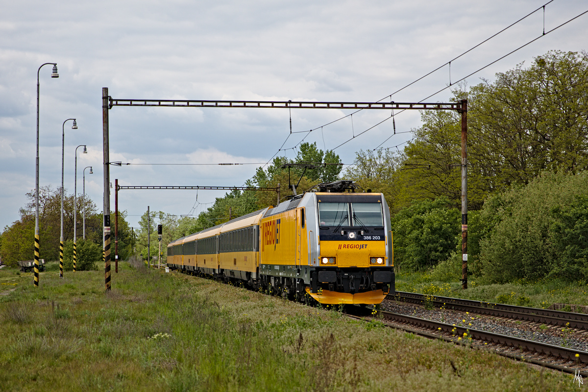 386 203 in Lanžhot auf der Fahrt von Breclav nach Bratislava am 7. Mai 2019.