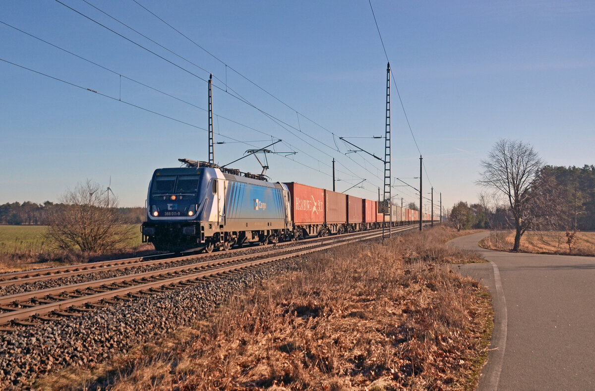 388 011 der CD Cargo führte am 28.01.24 einen Containerzug durch Wittenberg-Labetz Richtung Dessau.
