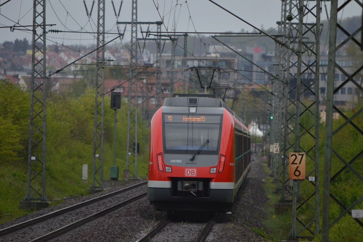 3x ET 430 auf der S1 bei der Ausfahrt aus dem Haltepunkt Hulb in Richtung Böblingen am 015:04:25 um 16:30Uhr.