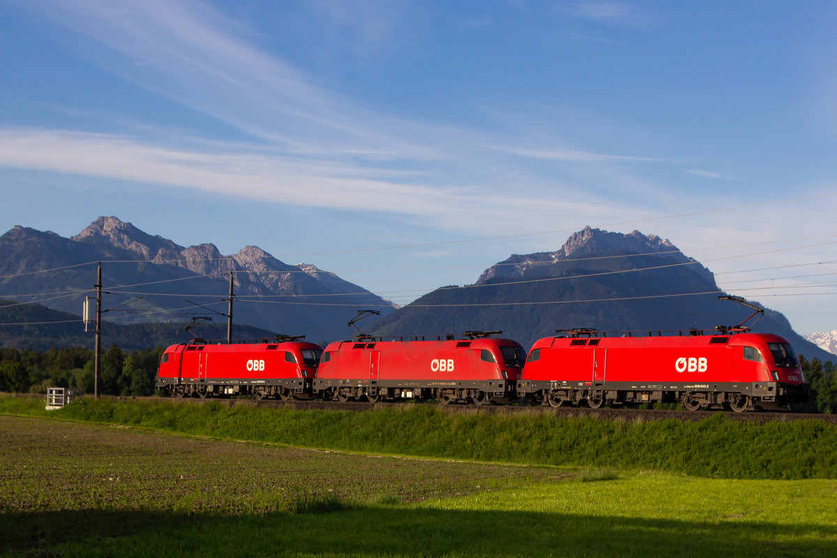 3x Taurus: 1116-073-5; 055-5; 1016-043-2 Leerzug gen Bludenz bei Sulz Röthis. 22.5.20