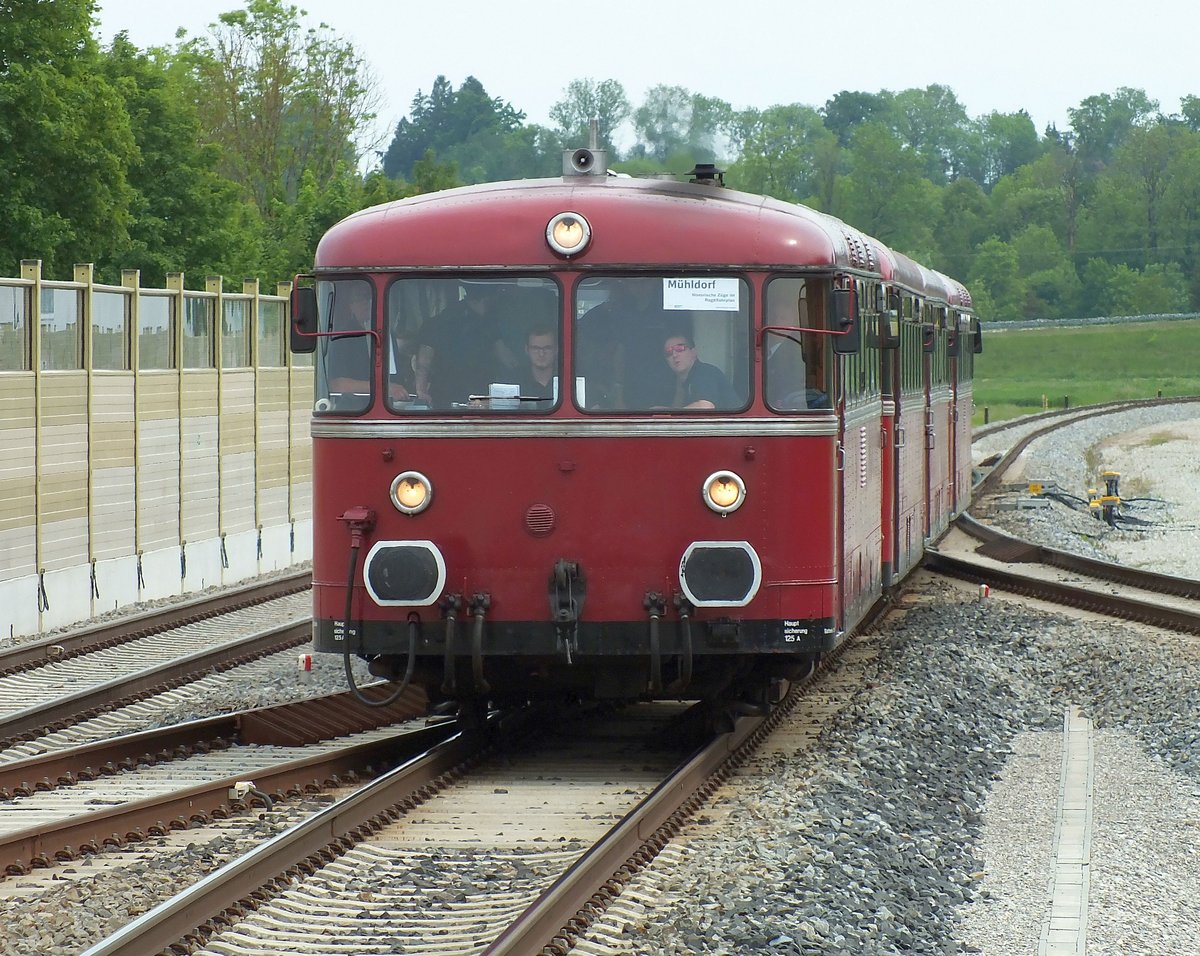 4-teilige 798/998-Garnitur der Passauer Eisenbahnfreunde am 25.05.19 bei der Einfahrt in den Bahnhof Tüssling.