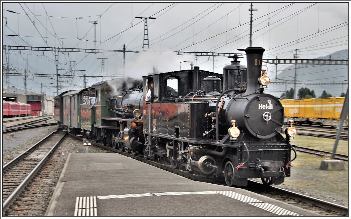 40 Jahr Jubiläum Dampffreunde RhB. Rückkehr in Landquart von G 3/4 11  Heidi  und G 4/5 107  Albula . Wegen einsetzender Dunkelheit und strömendem Regen lässt die Schärfe etwas zu wünschen übrig. (16.09.2017)