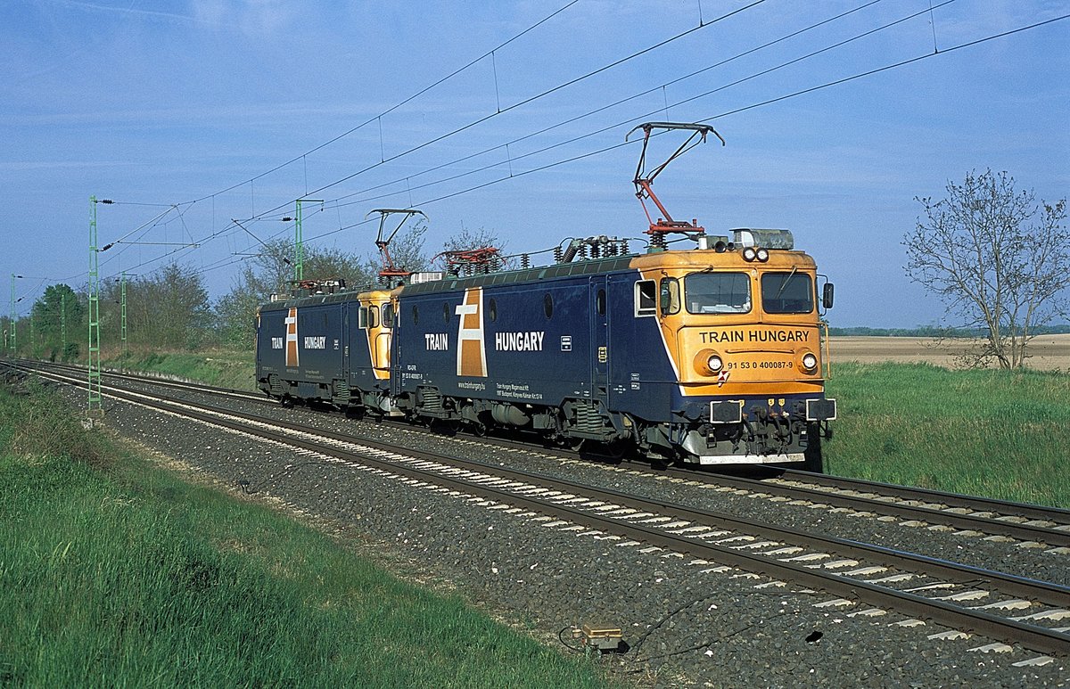 400 087 + 115  bei Komarom  02.05.17