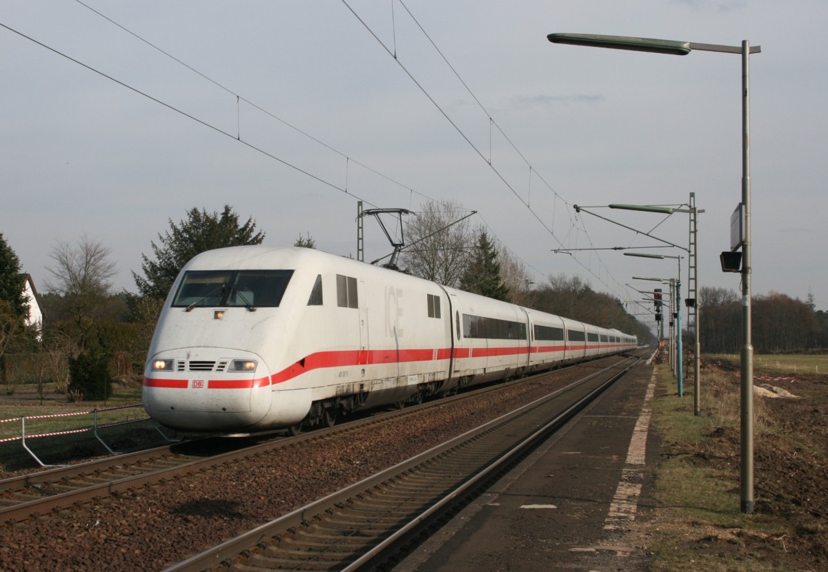401 007 als ICE 880 (M�nchen Hbf–Hamburg-Altona) am 21.03.2011 in Radbruch