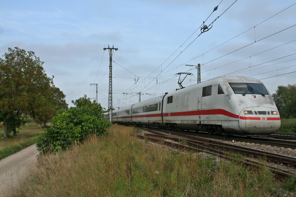 401 008-6 als ICE 73 von Hamburg nach Basel am Mittag des 28.09.13 bei der Einfahrt in Mllheim (Baden).