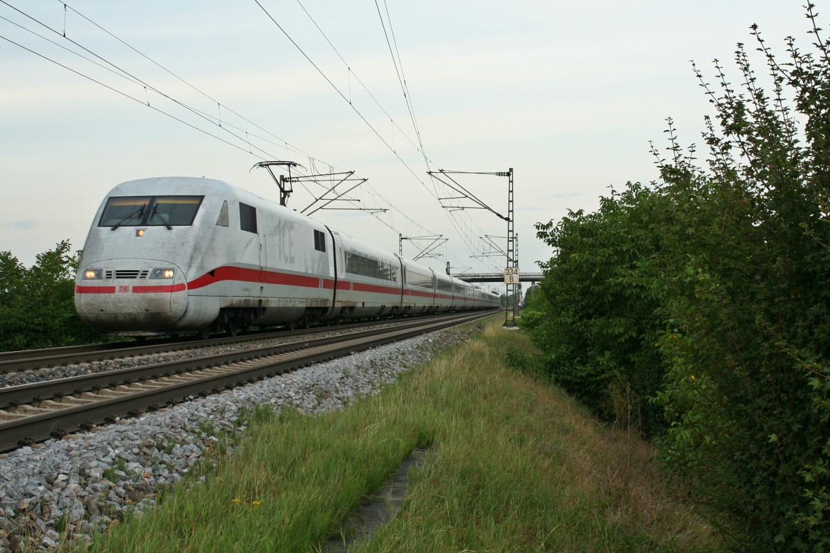 401 010-4 als ICE 279 von Berlin nach Basel SBB am Nachmittag des 07.09.13 bei Hgelheim.
