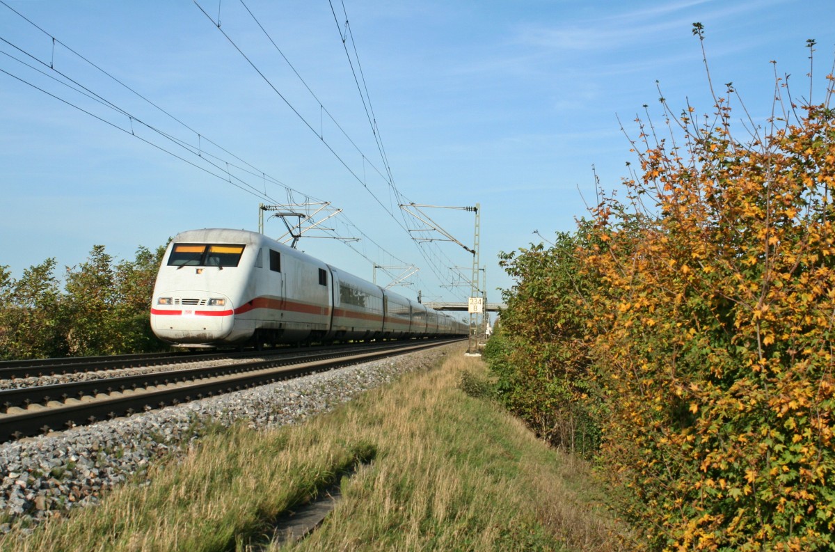 401 010-4 als ICE 279 von Berlin Ostbahnhof nach Basel SBB am Nachmittag des 26.10.13 bei H�gelheim.