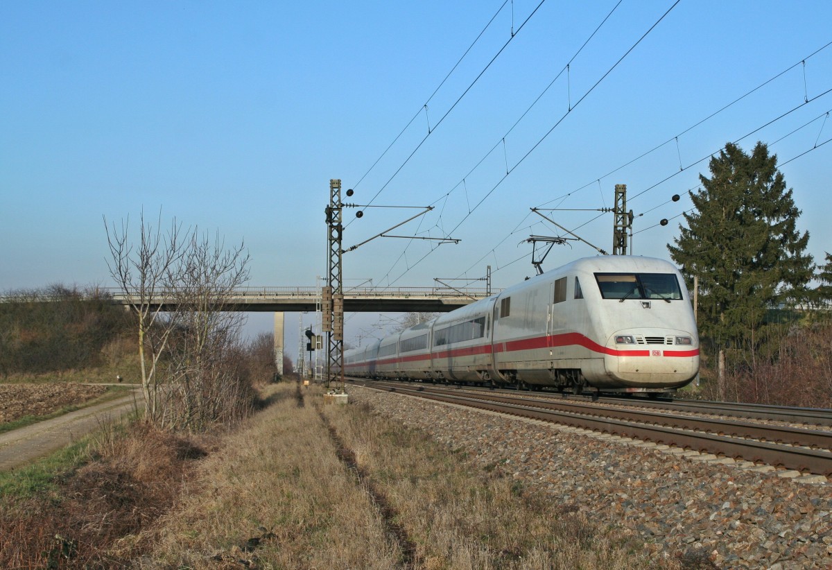 401 014-6 als ICE 70 von Basel SBB nach Hamburg-Altona am Nachmittag des 31.01.14 westlich von Hgelheim.