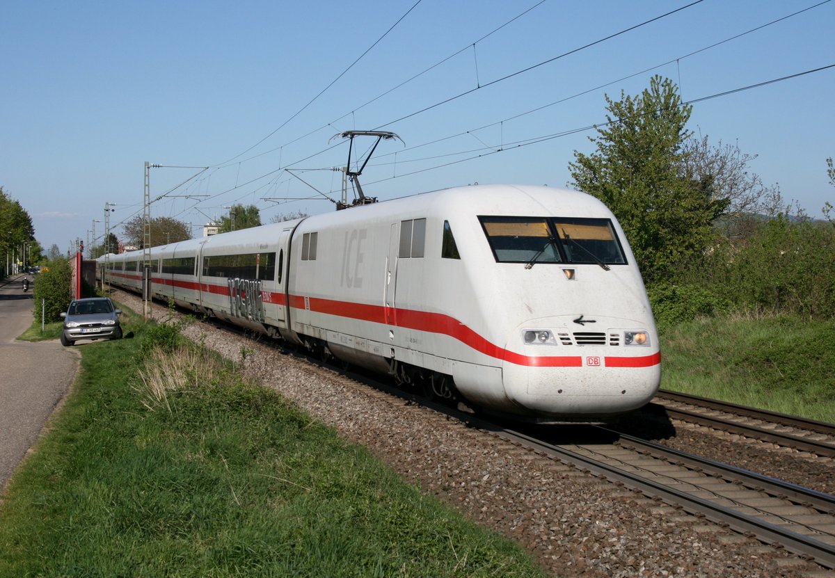 401 014 als ICE 2911 (Ersatzzug f�r ICE 371, Frankfurt [Main] Hbf–Basel SBB) am 23.04.2015 zwischen Bad Krozingen und Heitersheim