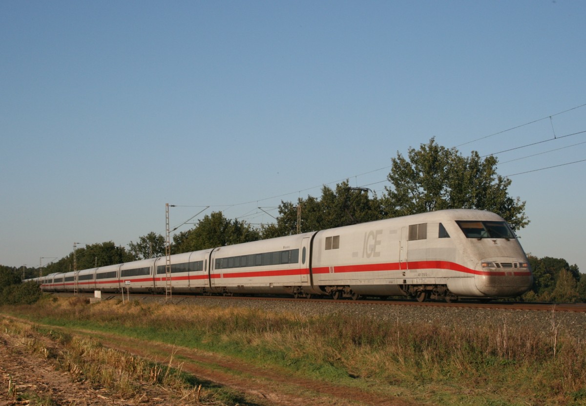 401 015 als ICE 773 (Hamburg-Altona–Stuttgart Hbf) am 01.10.2011 zwischen Bad Bevensen und Uelzen
