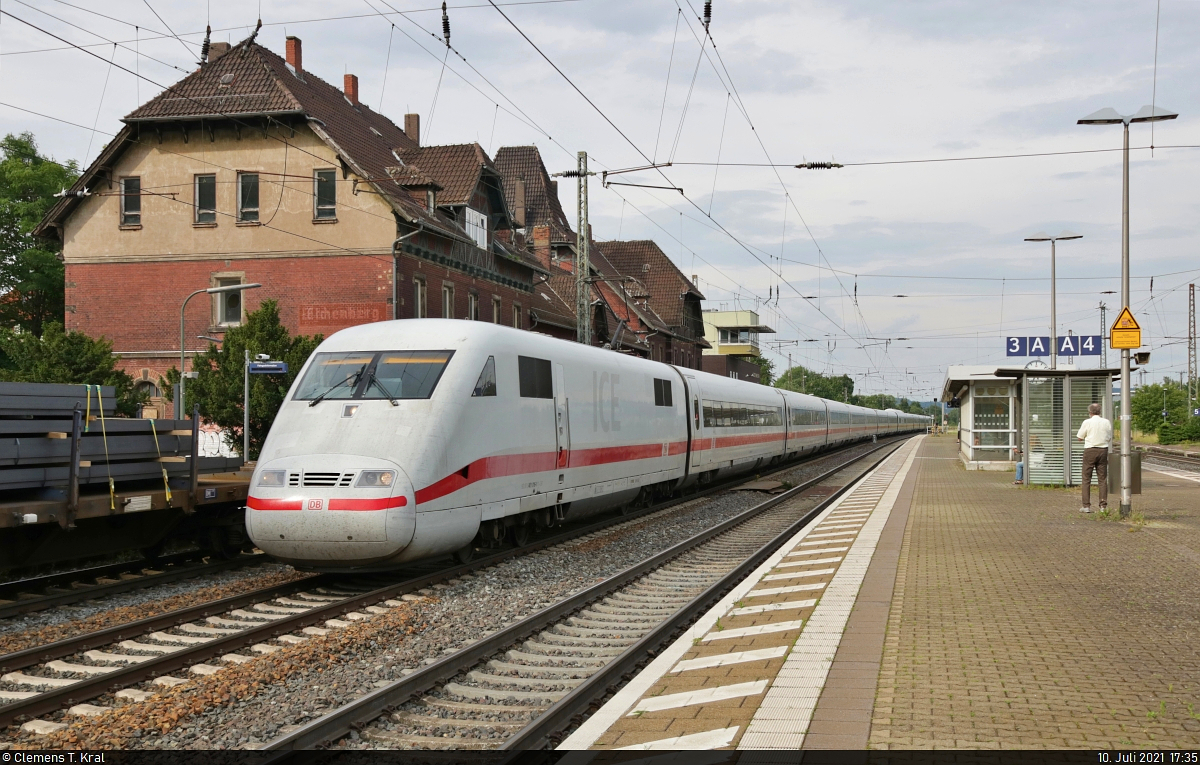 401 016-1 (Tz 116  Pforzheim ) unterwegs auf Abwegen im Bahnhof Eichenberg auf Gleis 2 Richtung Kassel.

🧰 DB Fernverkehr
🚝 ICE 883 (Linie 25) Hamburg-Altona–München Hbf
🚩 Bahnstrecke Frankfurt–Göttingen (KBS 613)
🕓 10.7.2021 | 17:35 Uhr