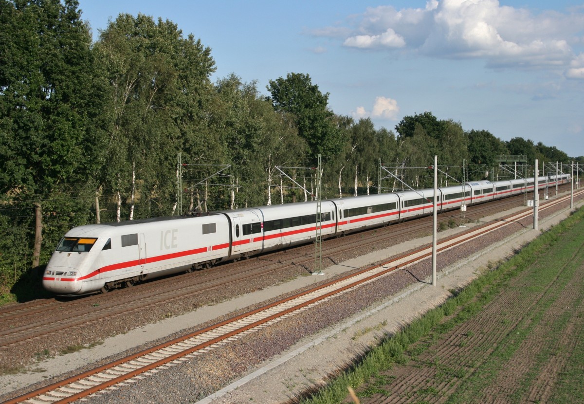 401 017 als ICE 788 (Mnchen Hbf–Hamburg-Altona) am 27.08.2014 zwischen Radbruch und Winsen (Luhe)