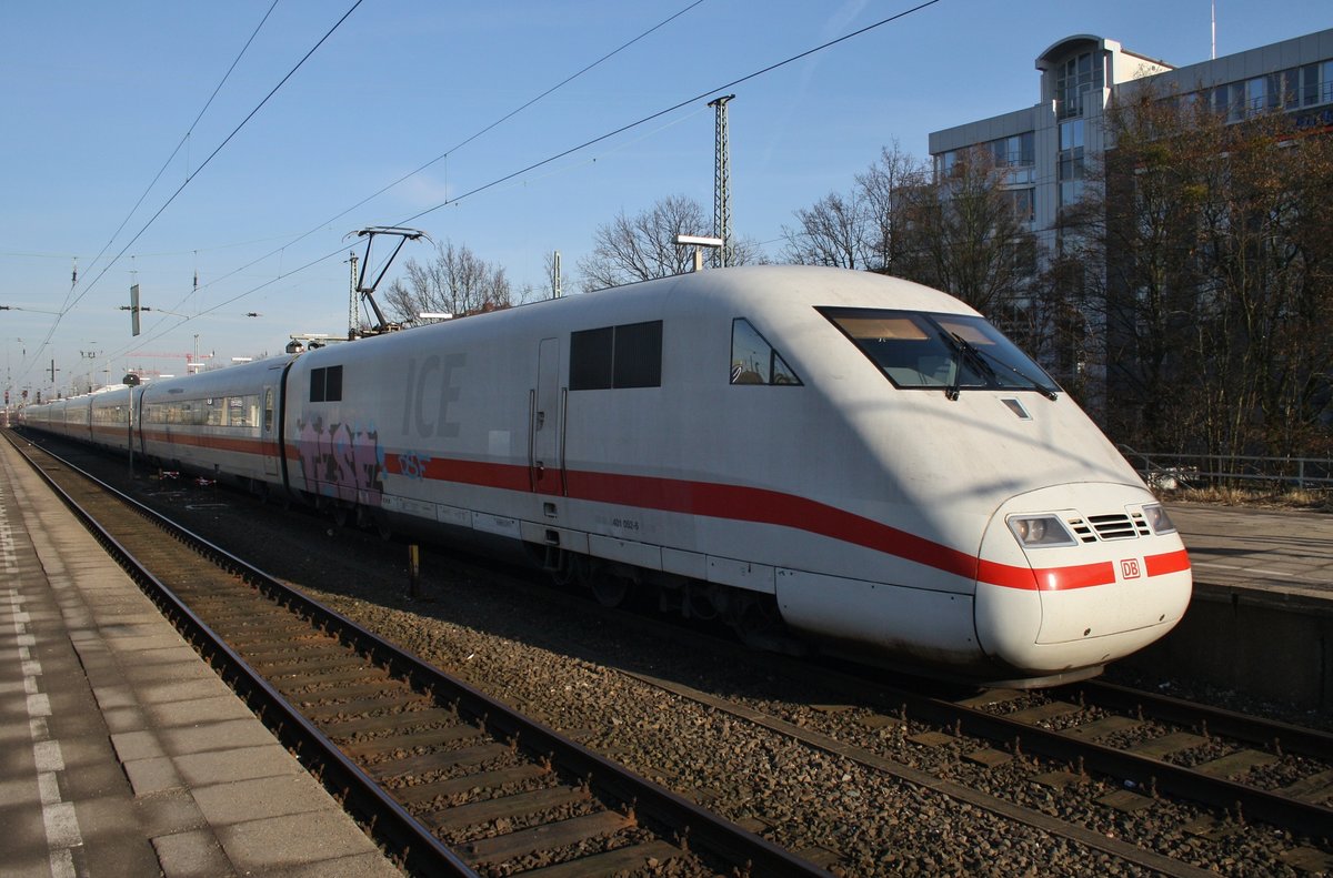 401 052-6  Hanau  wird am 28.1.2017 in Hamburg-Altona als ICE901 nach Berlin Südkreuz bereitgestellt.