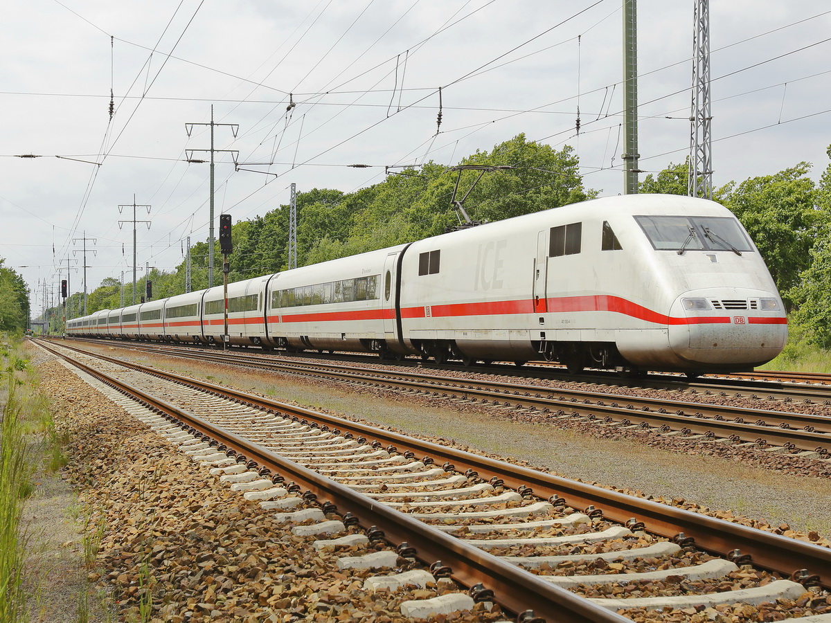 401 053-4  Neumünster  am 26. Mai 2019 bei Diedersdorf in Richtung Berlin. 

