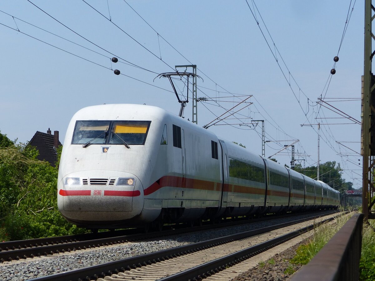 401 053 als ICE 1103 Norddeich=Mole - Stuttgart in Rheine=Bentlage, 04.06.2022