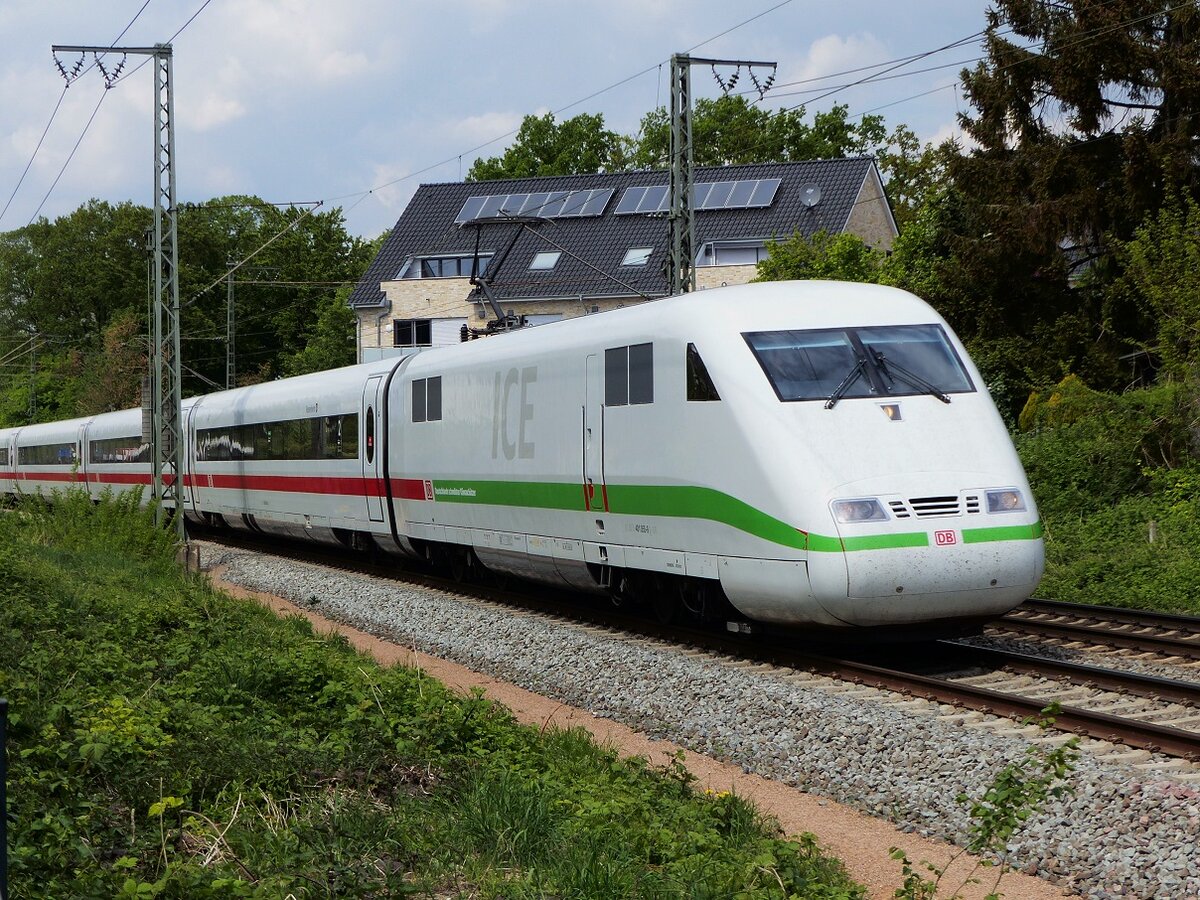 401 055 (ROSENHEIM) als ICE 1103 Norddeich=Mole - Stuttgart bei der Einfahrt in den Bahnhof Rheine, 07.05.2022