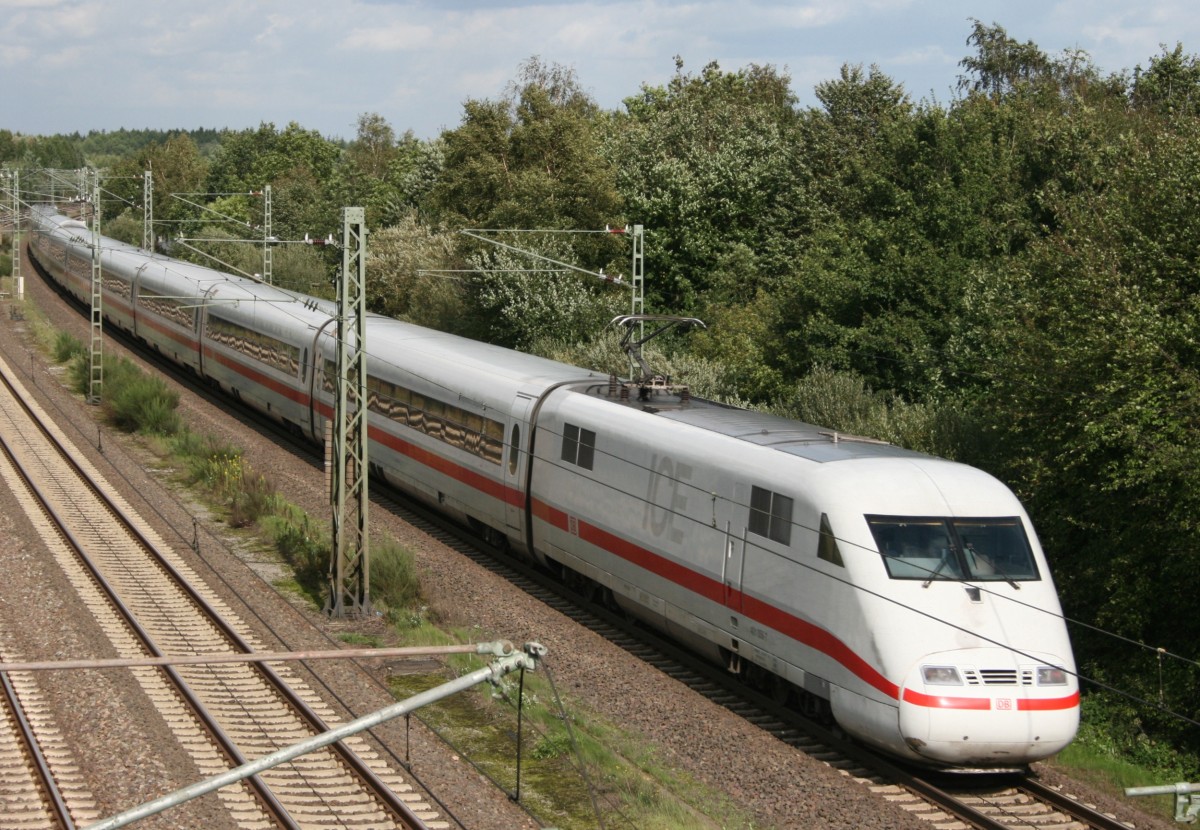 401 056 als ICE 1026 (Regensburg–Kln–Kiel) am 15.09.2010 zwischen Scheeel und Lauenbrck