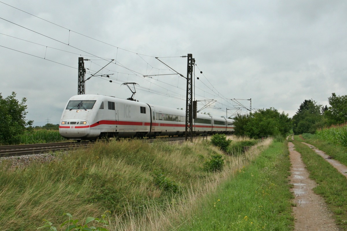 401 059-1 als ICE 279 von Berlin Ostbahnhof nach Basel SBB am Nachmittag des 30.07.14 bei H�gelheim.