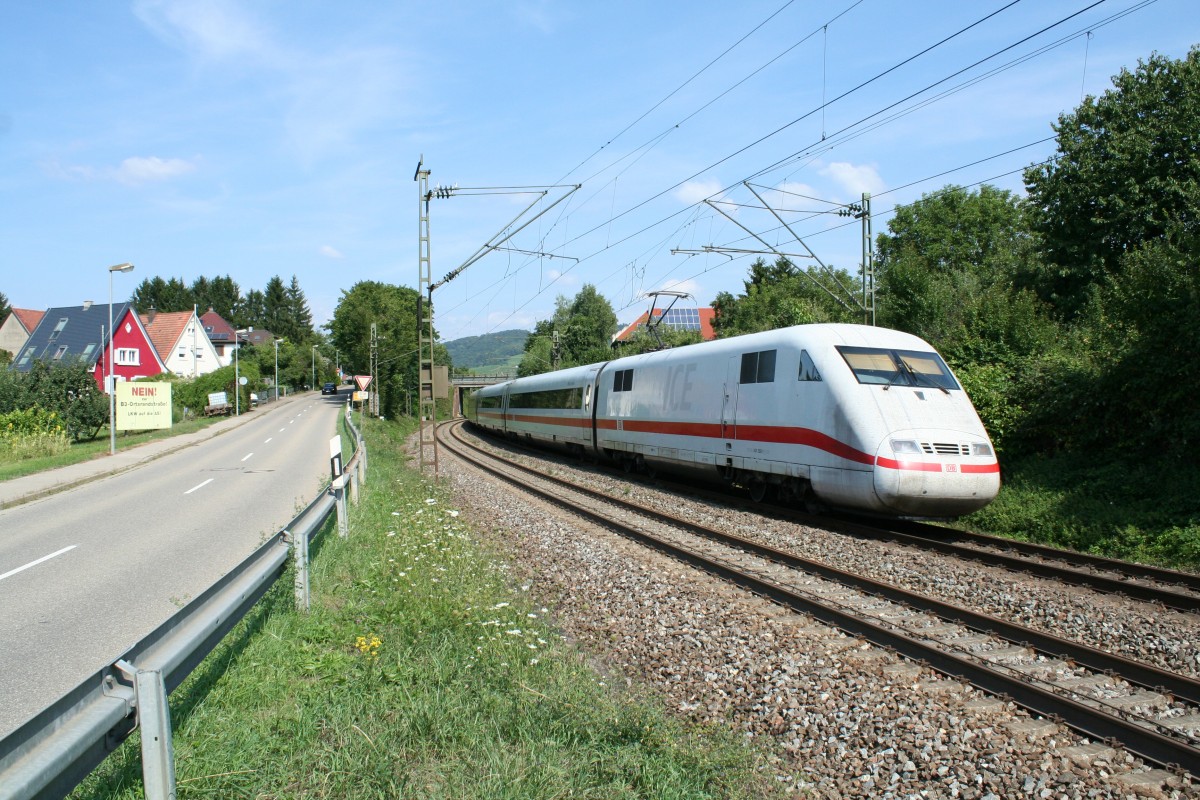 401 059-1 als ICE 70 von Basel SBB nach Hamburg Altona am 15.08.13 in der Schallstadter Sdkurve.