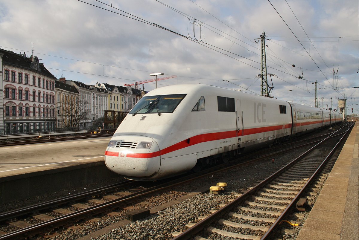 401 060-9  Mühlheim(Ruhr)  fährt am 25.3.2017 als ICE680 von München Hauptbahnhof in Hamburg-Altona ein.