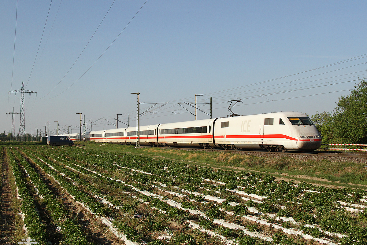 401 061 als ICE929 bei Hürth am 25.04.2020