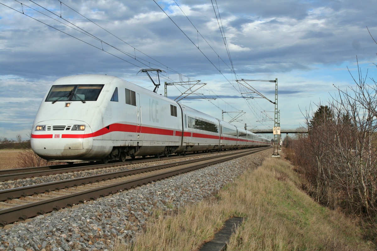 401 064-1 als ICE 71 von Hamburg-Altona nach Basel SBB am Mittag des 06.01.14 bei Hgelheim.
